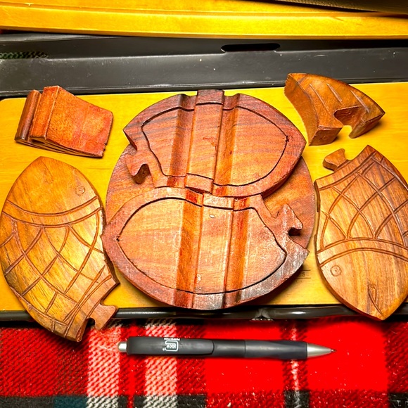 Vintage Wooden fish puzzle / Brain teaser with 2 hidden compartments inside - Picture 2 of 5